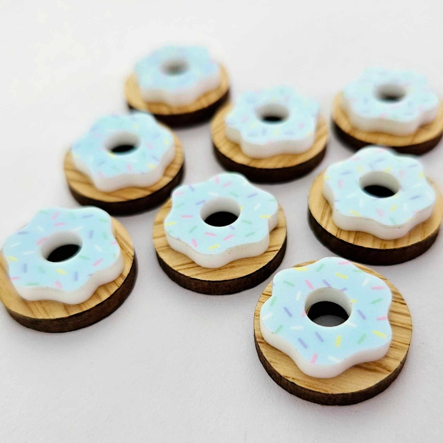 20mm OAK & BLUE SPRINKLE Acrylic DONUTS