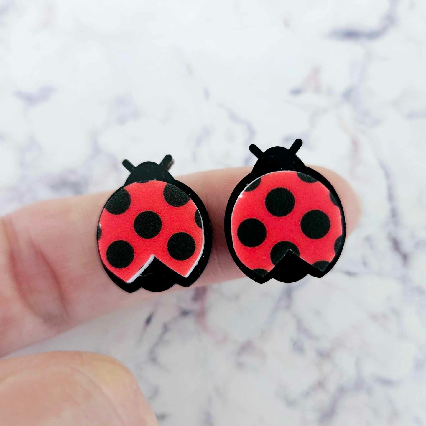 18mm BLACK & UV PRINT Acrylic LADYBUGS