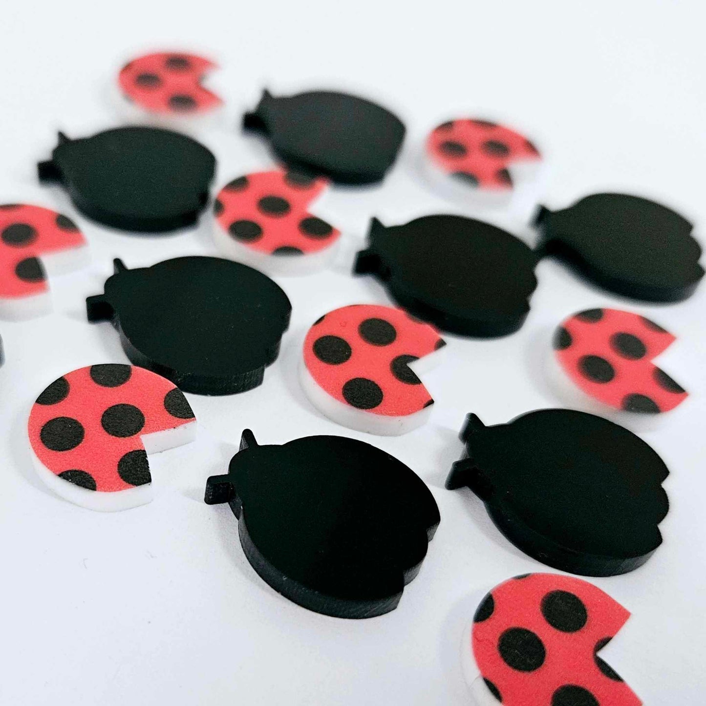 18mm BLACK & UV PRINT Acrylic LADYBUGS