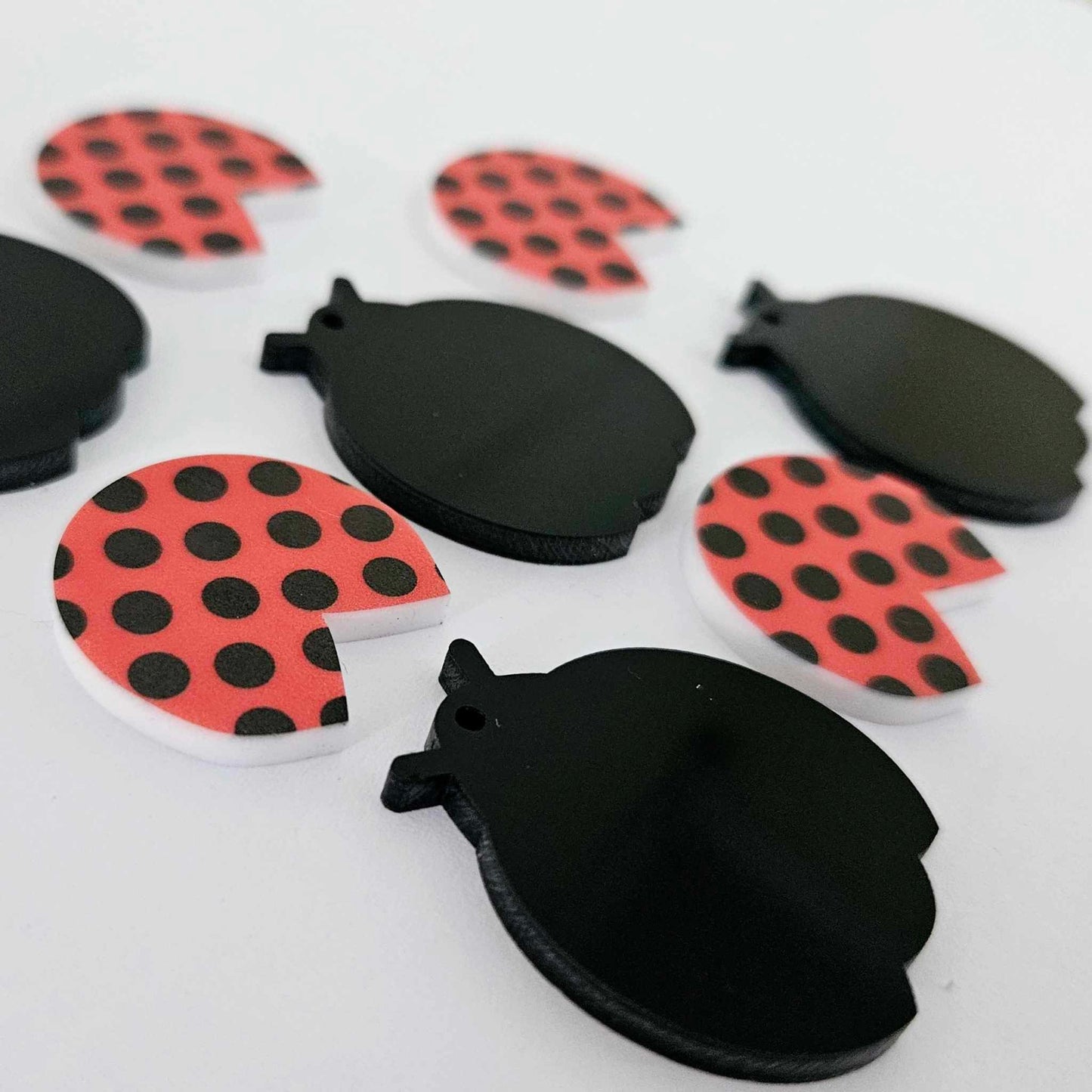 32mm BLACK & UV PRINT Acrylic LADYBUGS