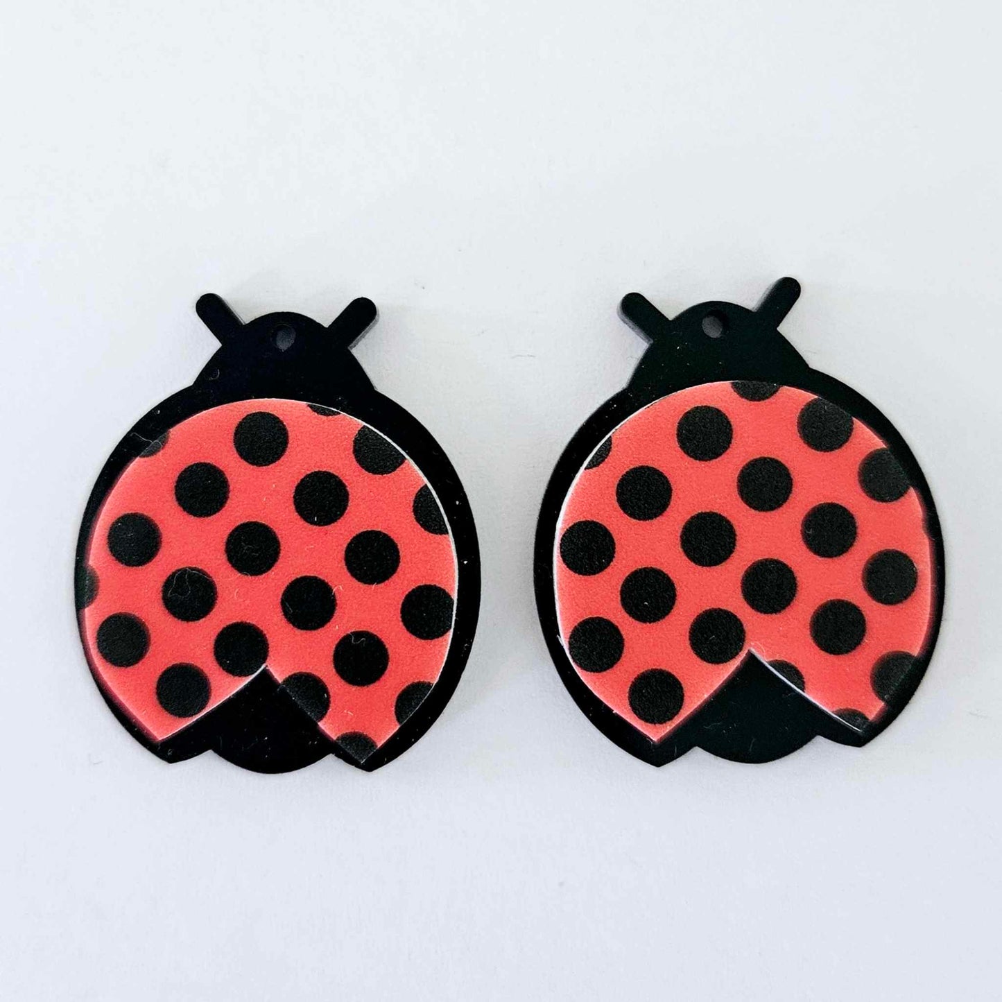 32mm BLACK & UV PRINT Acrylic LADYBUGS