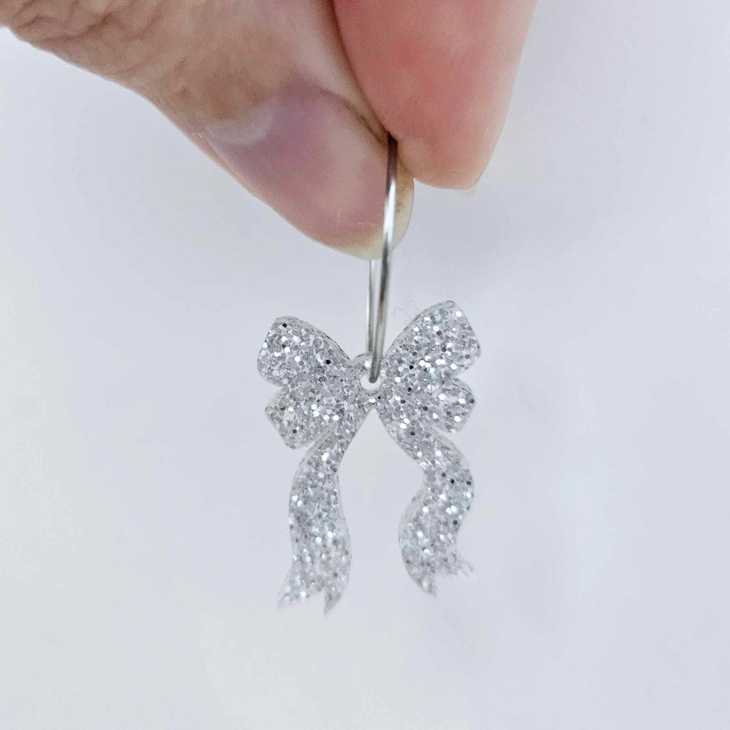 One silver glitter acrylic bow dangle blank assembled on a 20mm hoop
