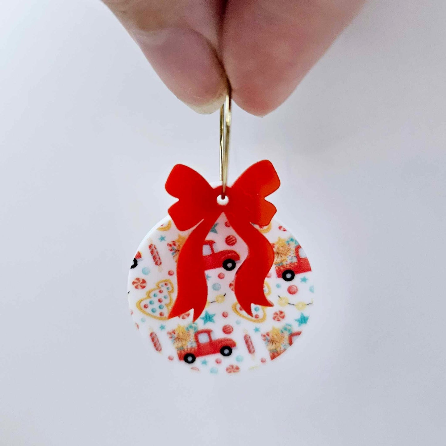 One Vintage Truck UV printed bauble and included solid red bow assembled on a 20mm hoop