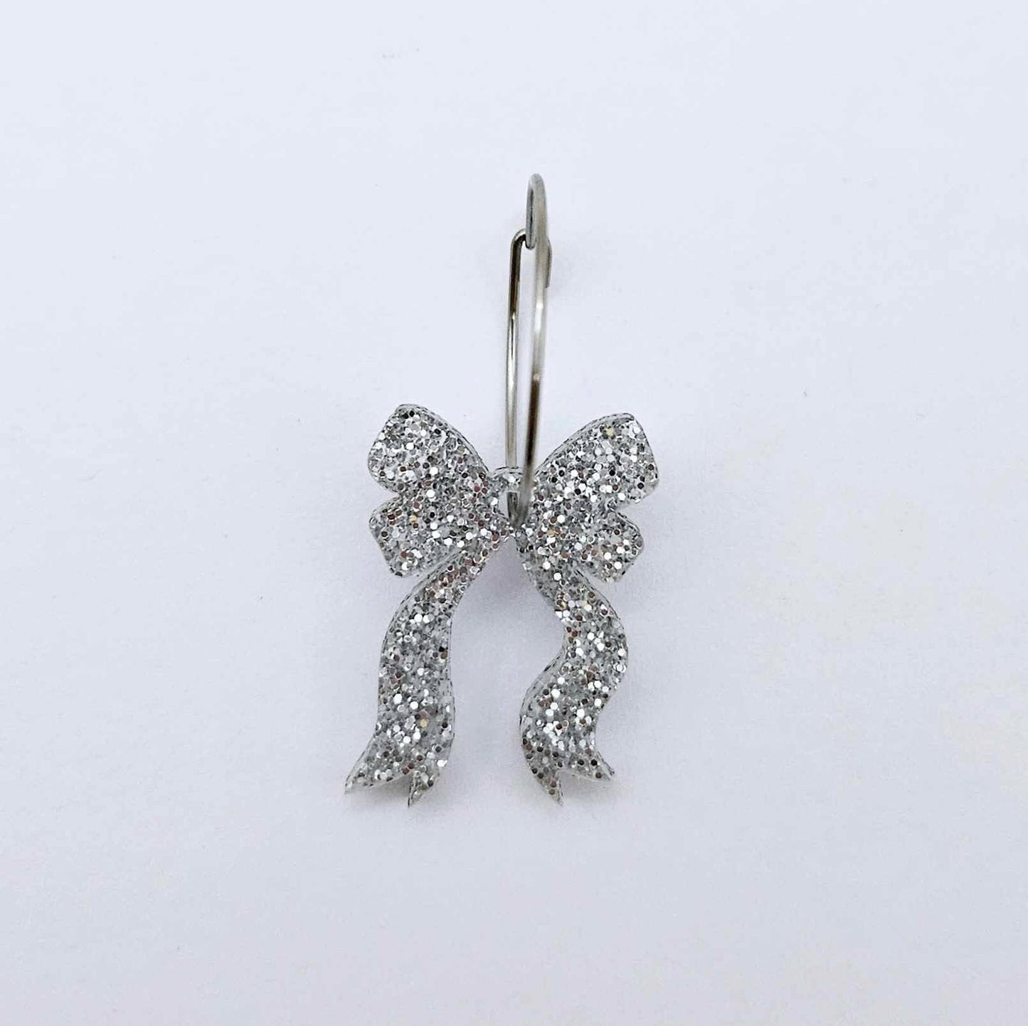 One silver glitter acrylic bow dangle blank assembled on a 20mm hoop