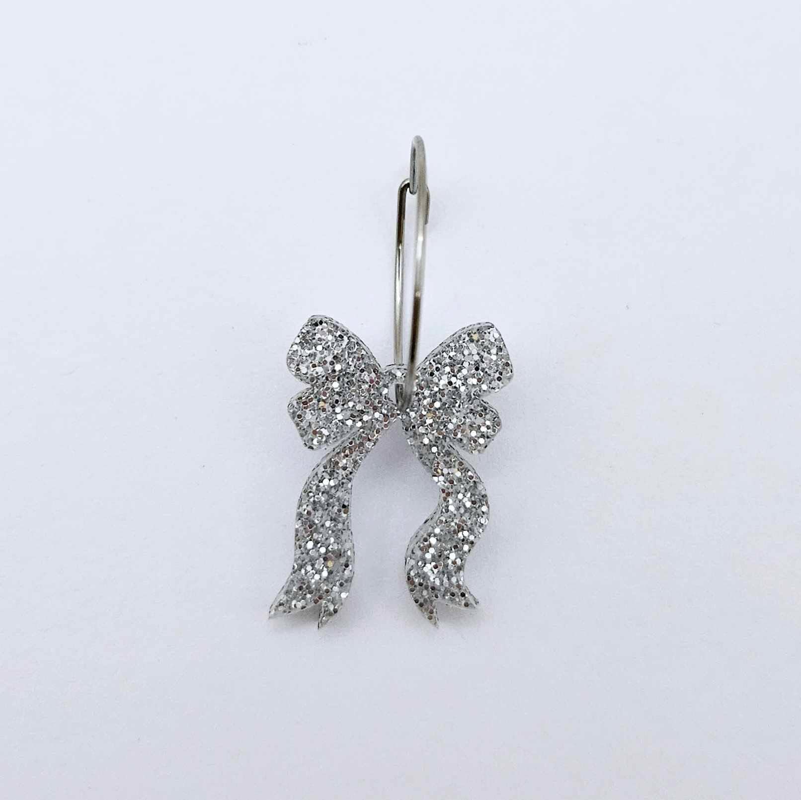 One silver glitter acrylic bow dangle blank assembled on a 20mm hoop