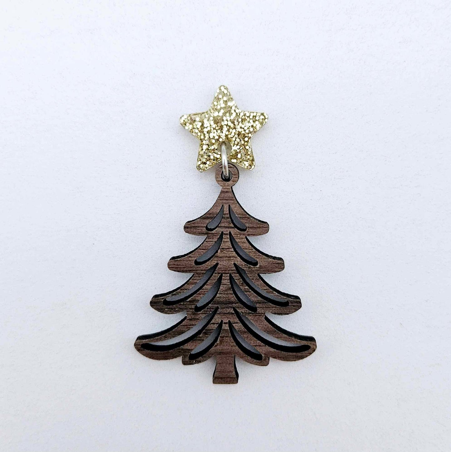 One 14mm gold glitter star topper paired with a walnut Christmas tree dangle to show how it can be used in a festive earring design