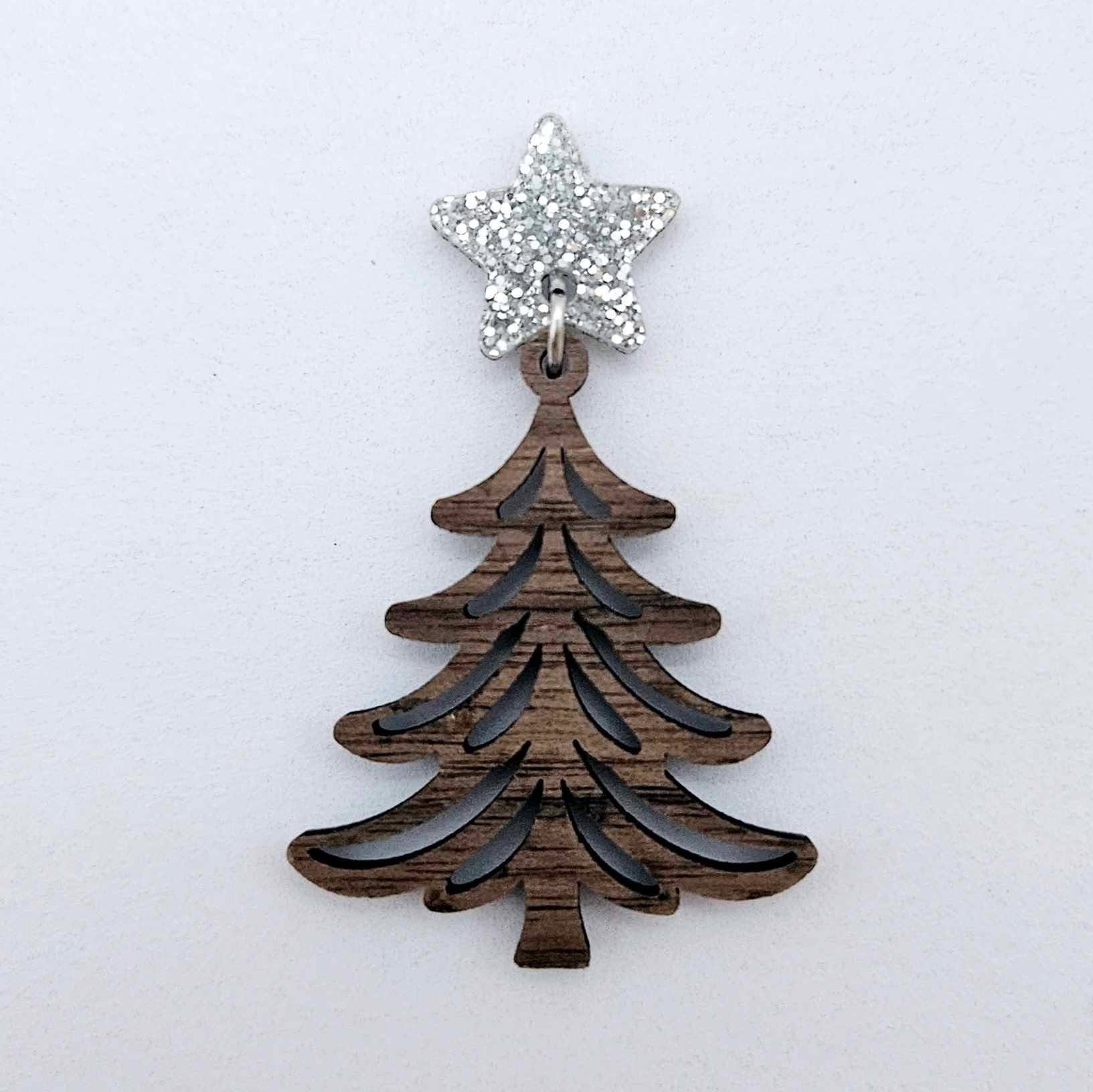 One 14mm silver glitter star topper paired with a walnut Christmas tree dangle to show how it can be used in a festive earring design