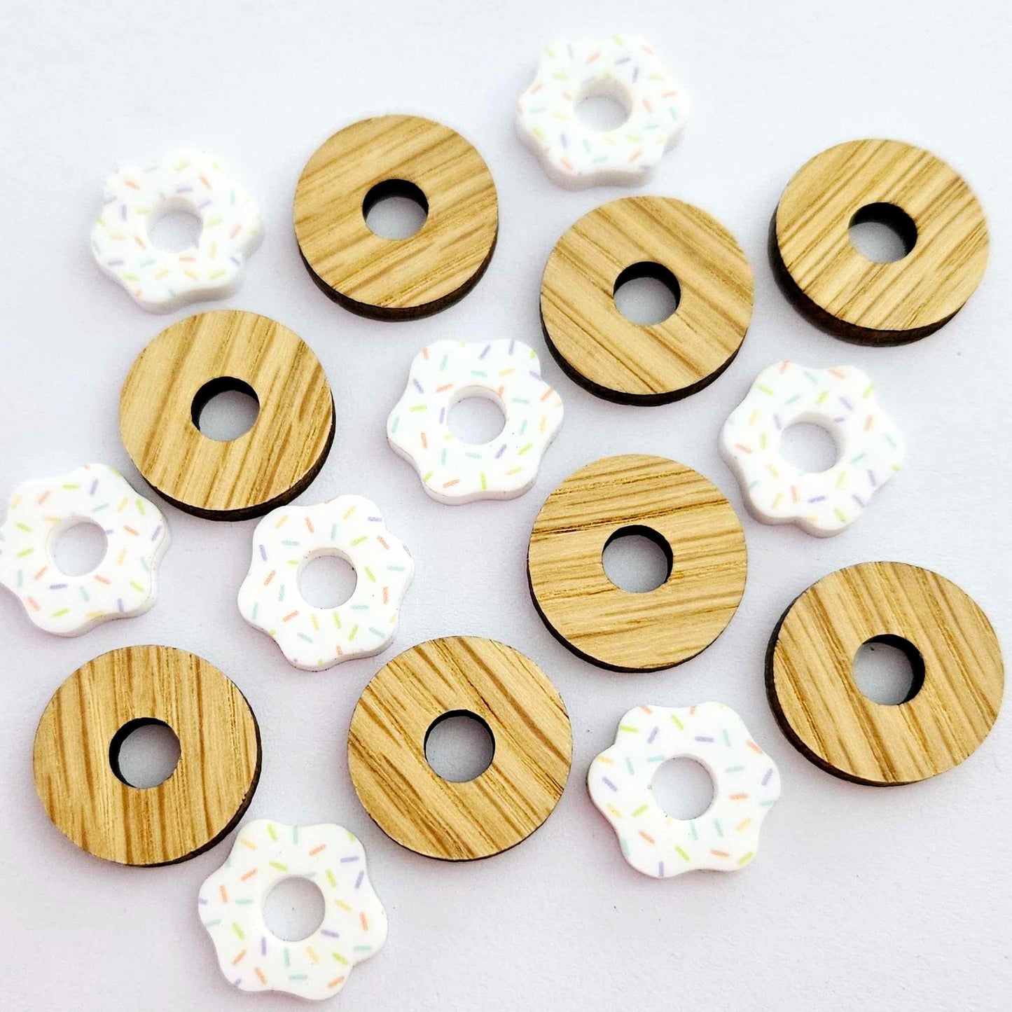 20mm OAK & WHITE SPRINKLE Acrylic DONUTS