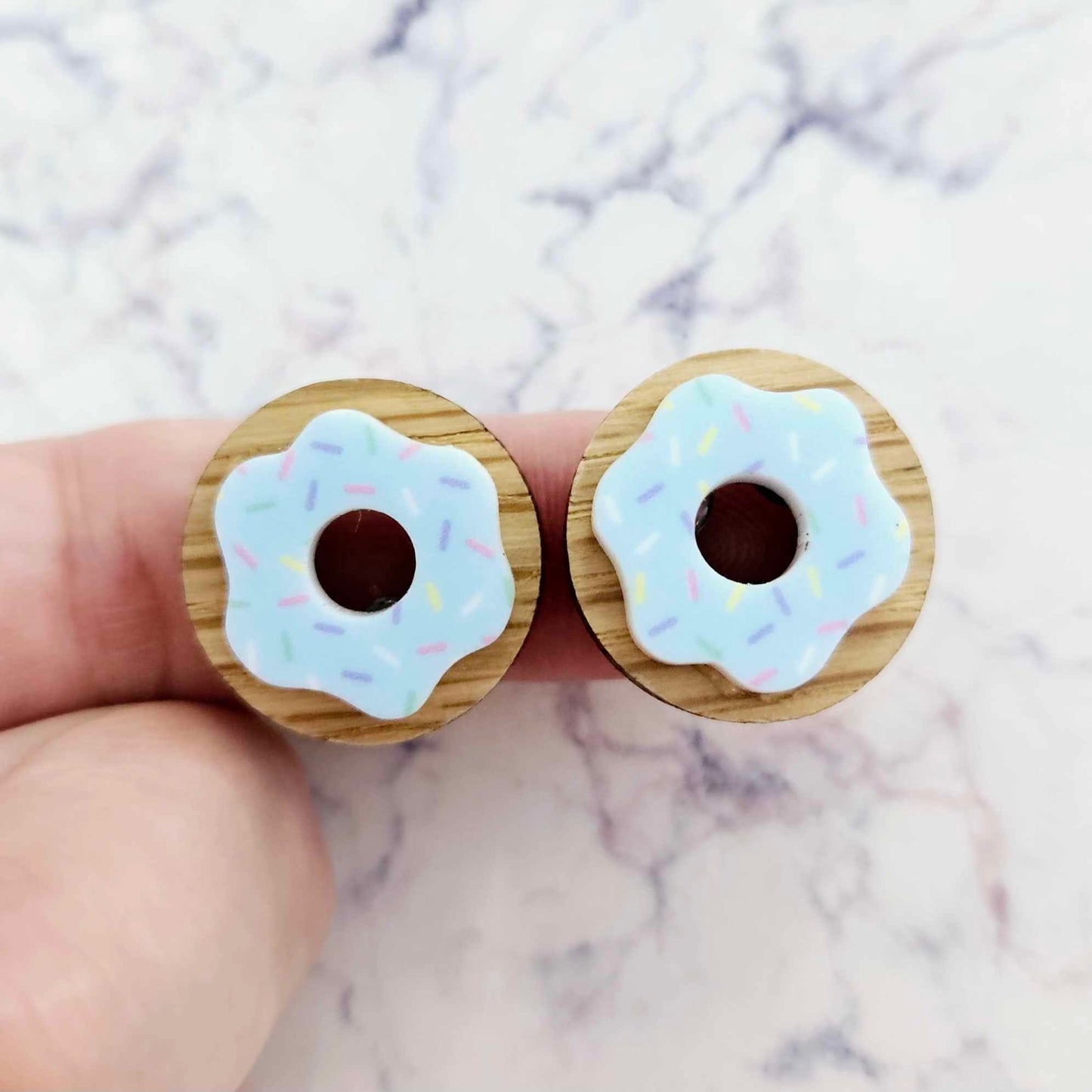 20mm OAK & BLUE SPRINKLE Acrylic DONUTS