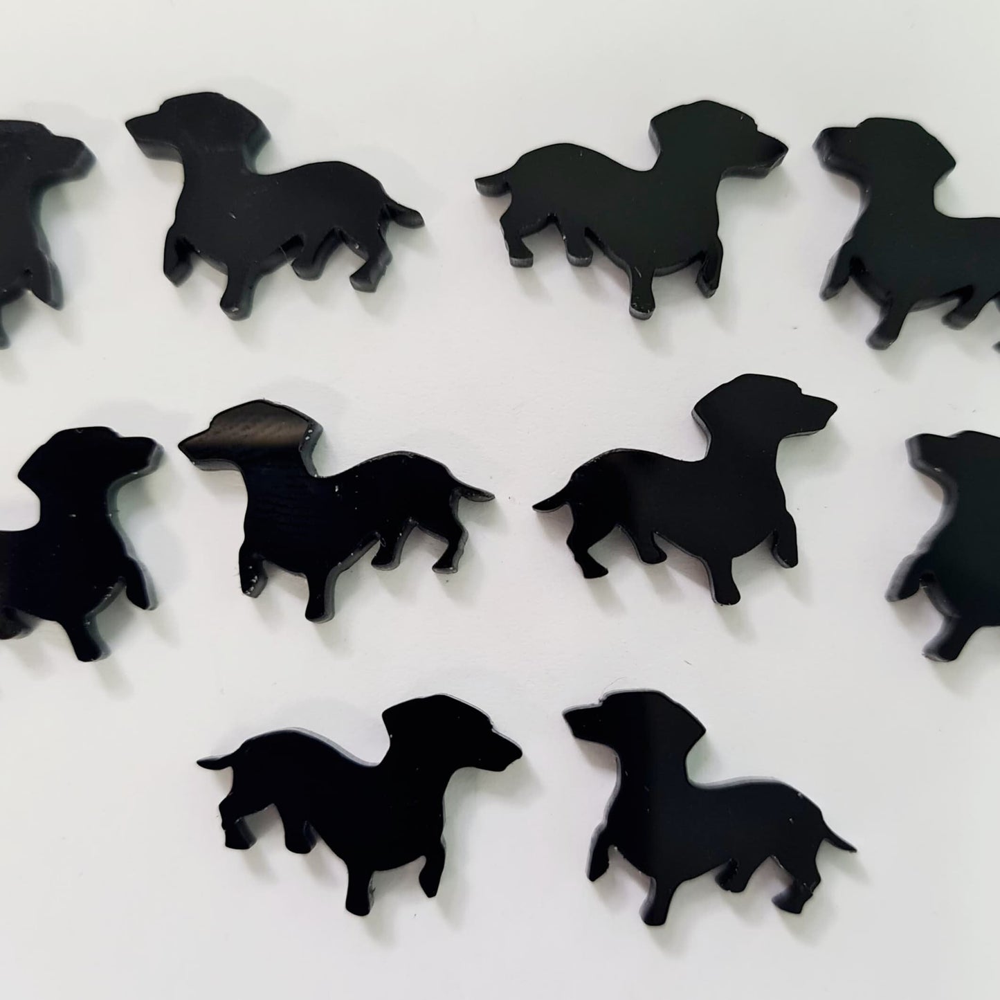 19mm GLOSSY BLACK Acrylic DACHSHUNDS