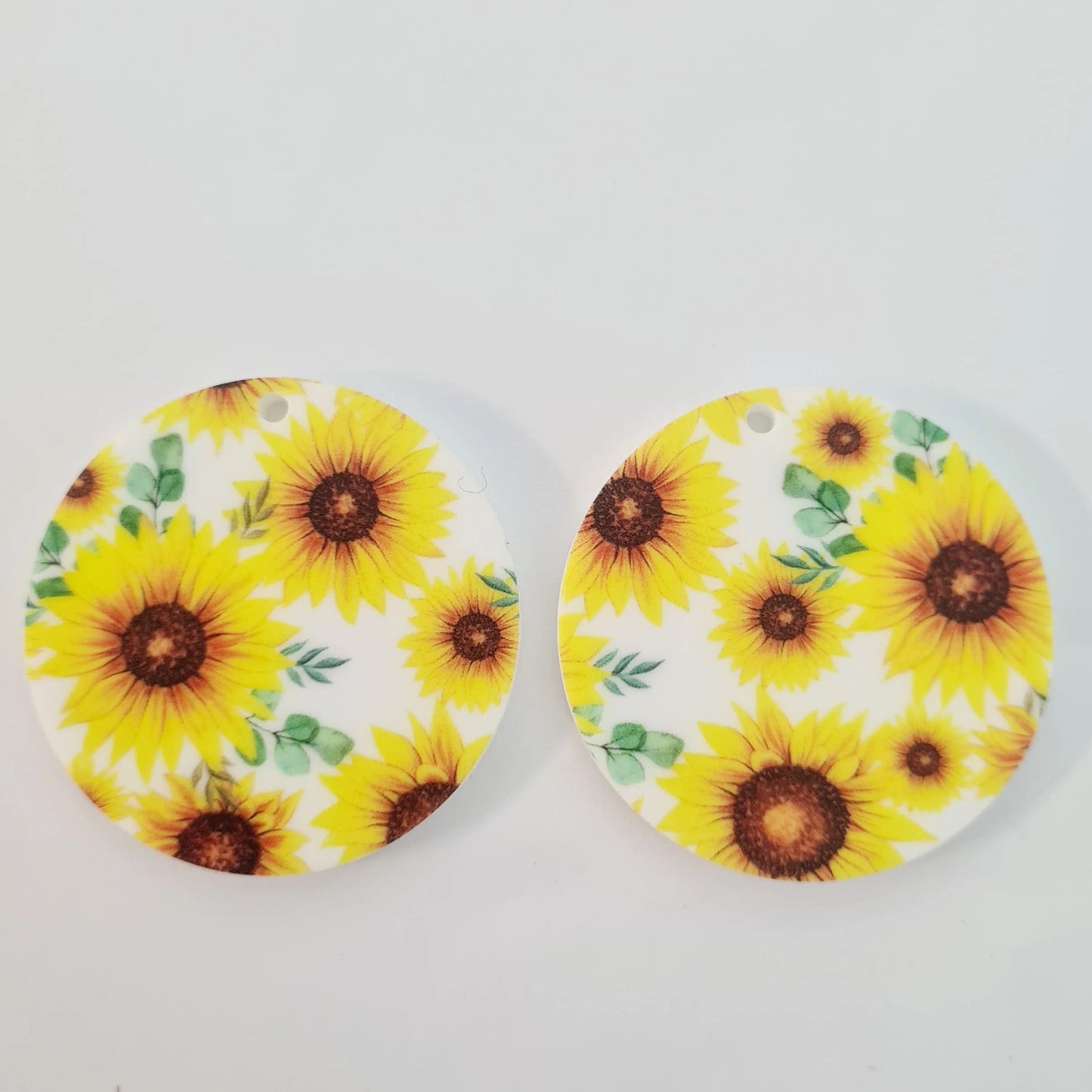 38mm WHITE SUNFLOWER Acrylic DANGLES